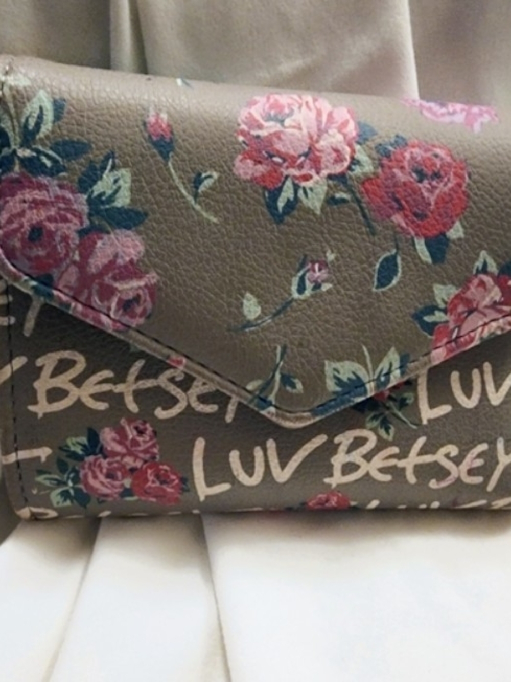 NWOT-Betsey Johnson Gray Floral Snap-Front Wristlet with Luv Betsey Script